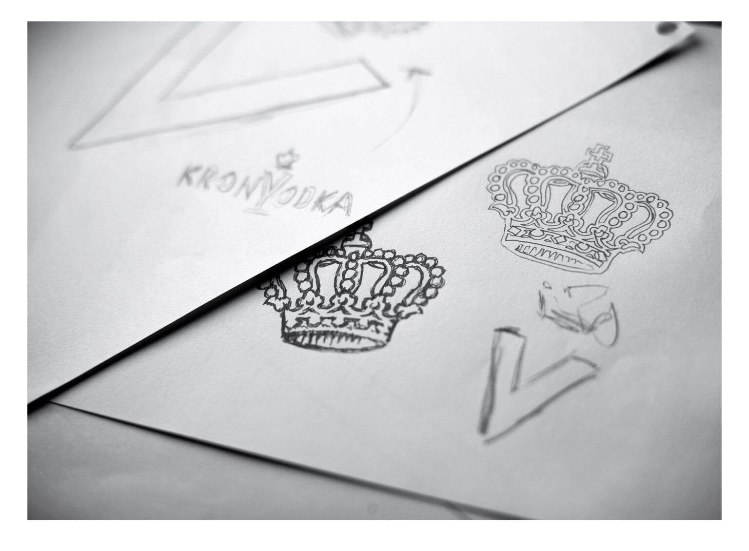 Heraldisk krona för symbol Kronvodka. I ett grafiskt manér. Utför av Tomas Lindell.